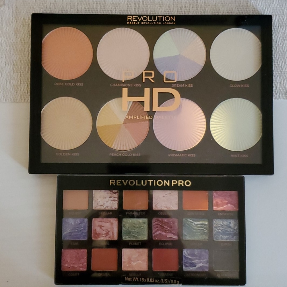 Highlighter and eyeshadow palette bundle